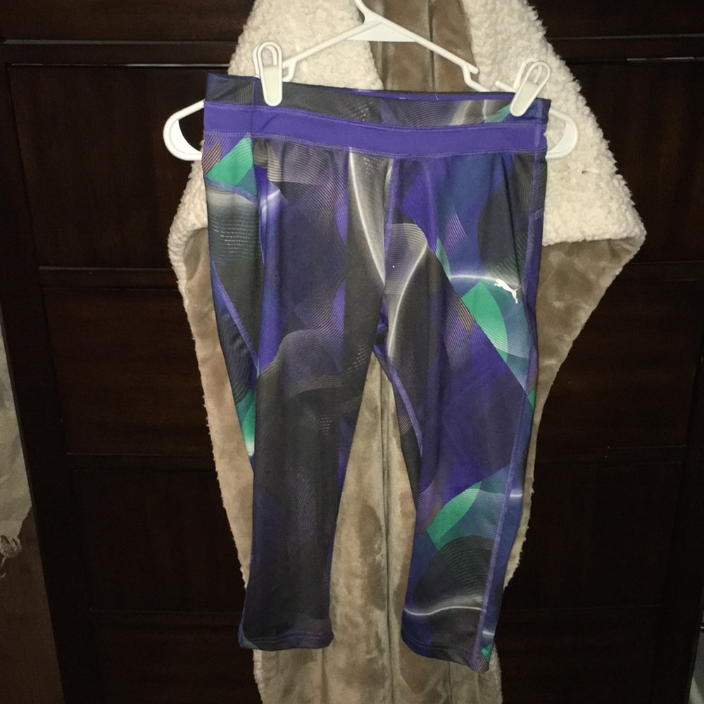 Variety of name brand workout pants. - Picture 6 of 8